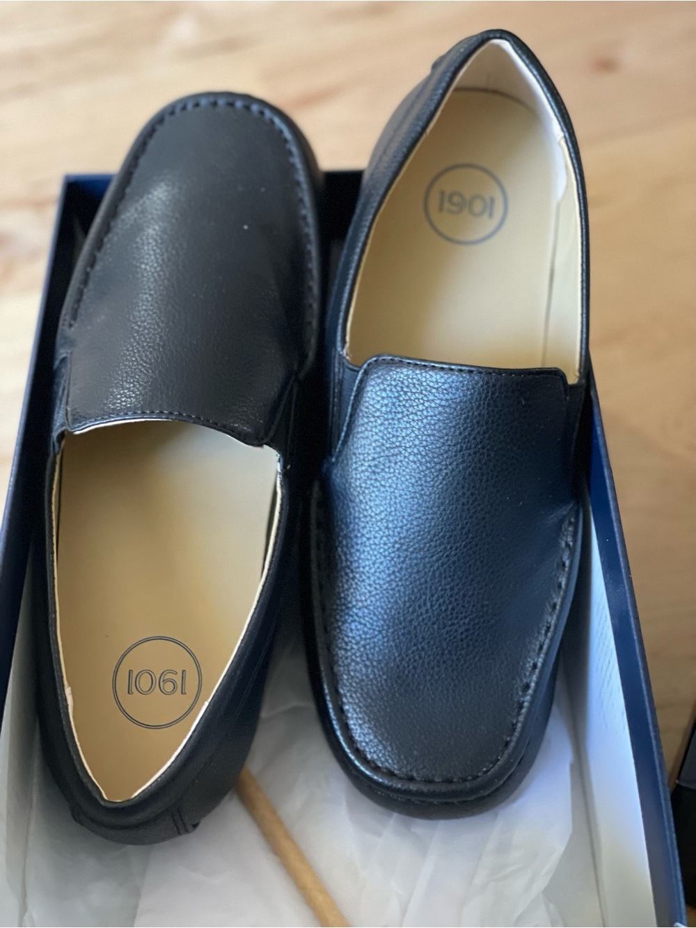 1901 Nordstrom Boys Black Faux Leather Loafers Size 4M NW Box